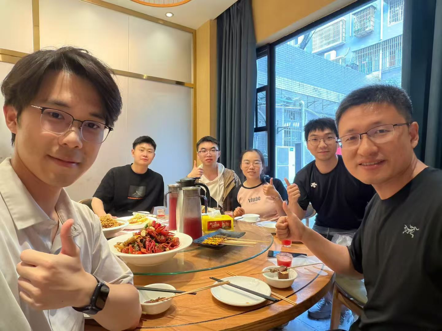 Dinner with Prof. Jie Chen and doctoral students from his research team in Changsha.
